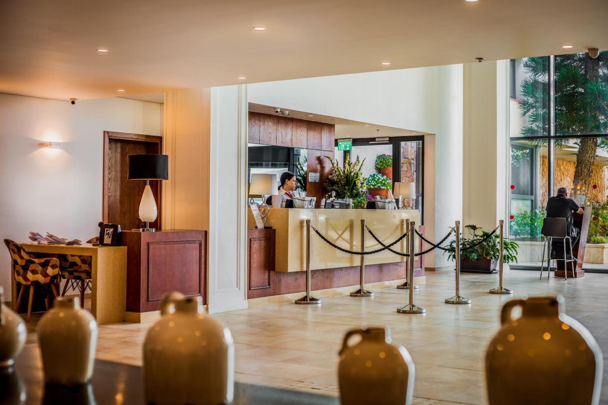 C Hotel Neve Ilan Luaran gambar