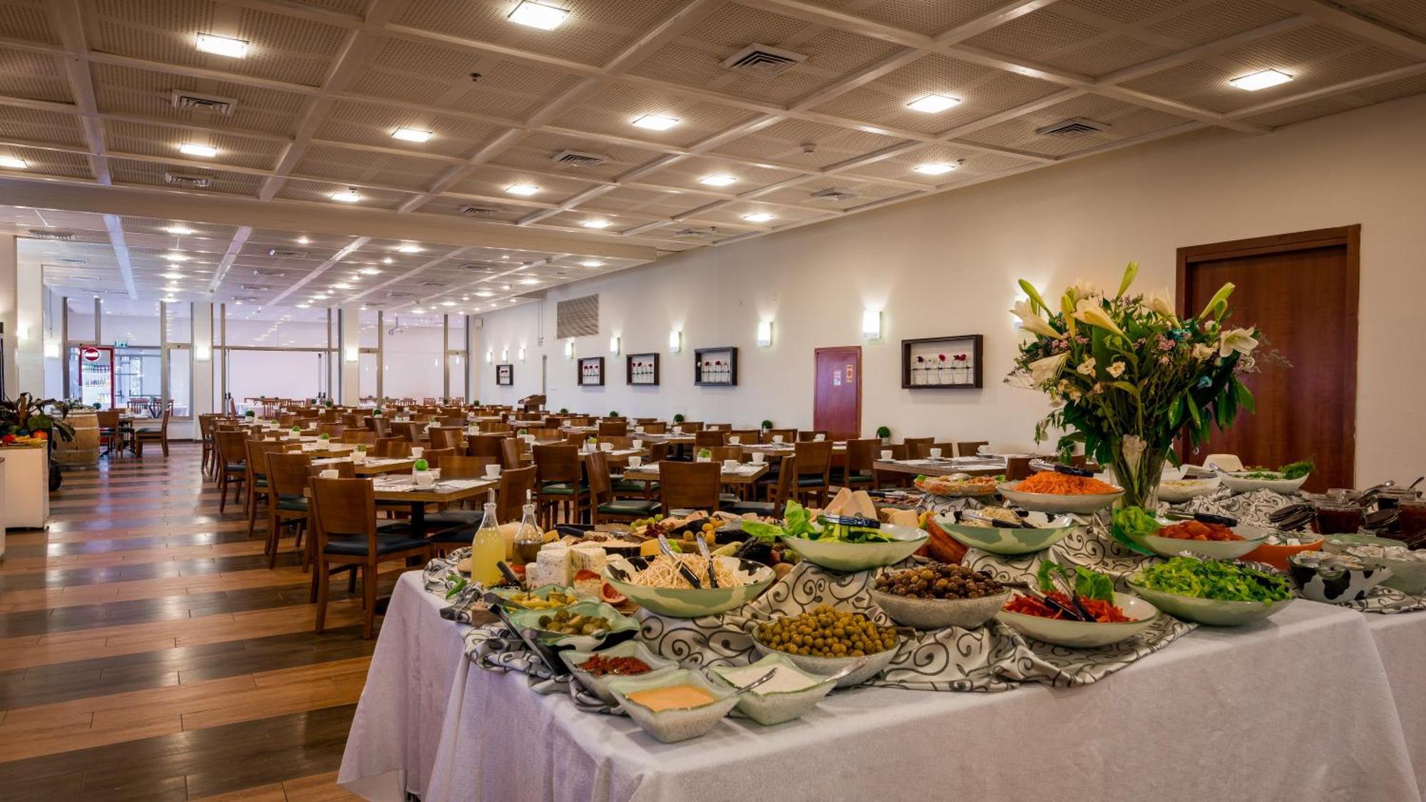 C Hotel Neve Ilan Luaran gambar