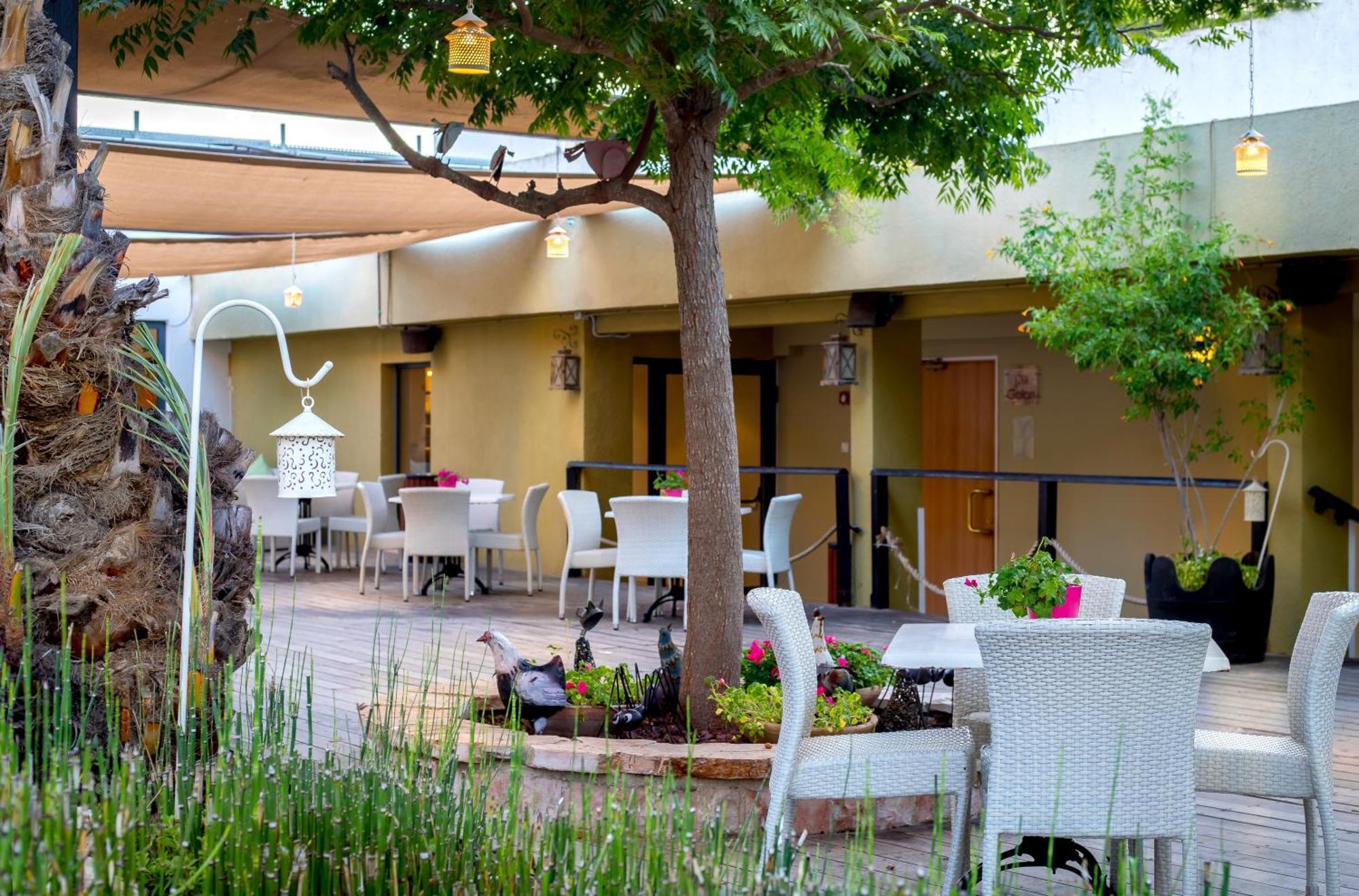 C Hotel Neve Ilan Luaran gambar