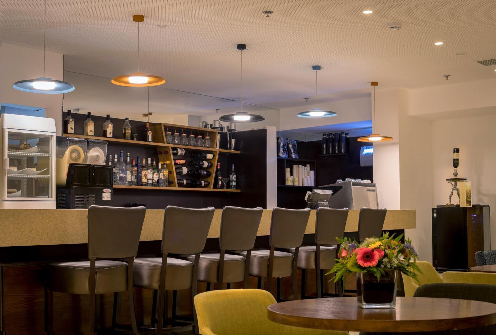 C Hotel Neve Ilan Luaran gambar
