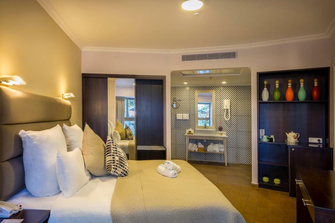 C Hotel Neve Ilan Luaran gambar